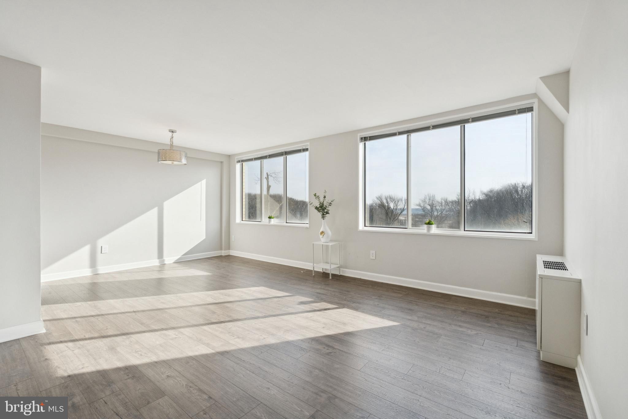 RIVER TOWERS - Residential