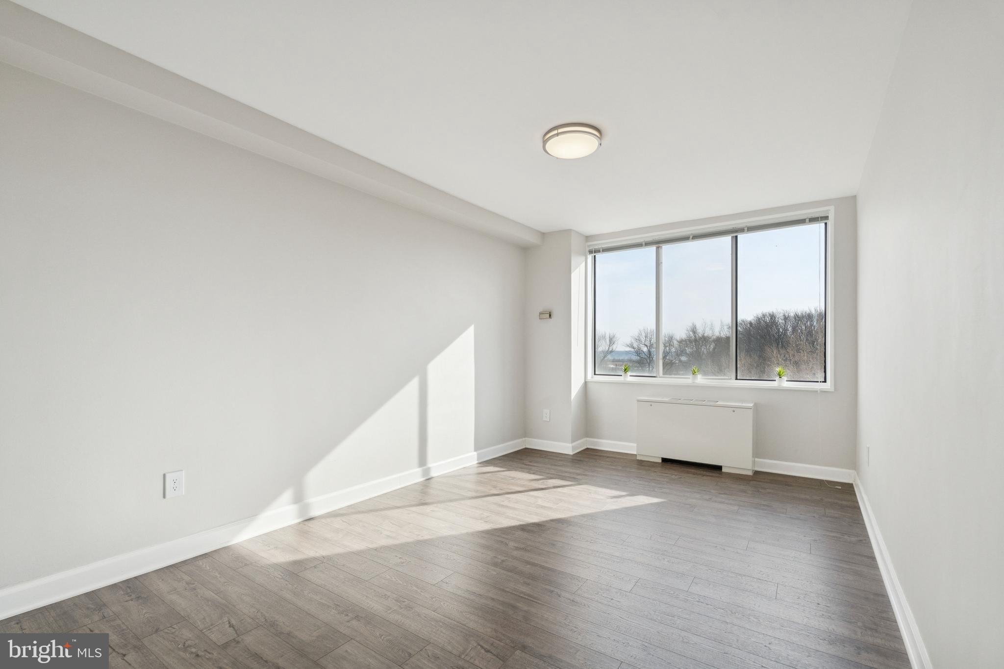 RIVER TOWERS - Residential