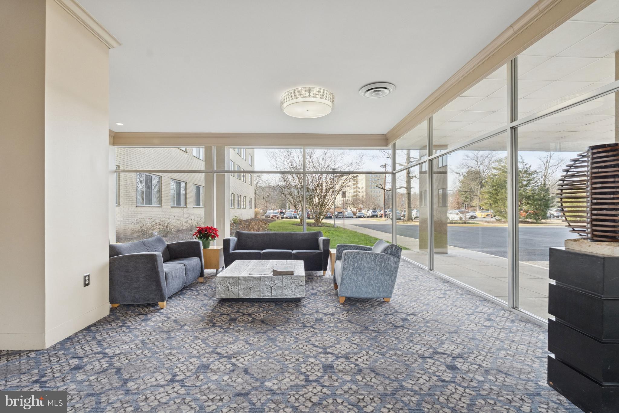 RIVER TOWERS - Residential