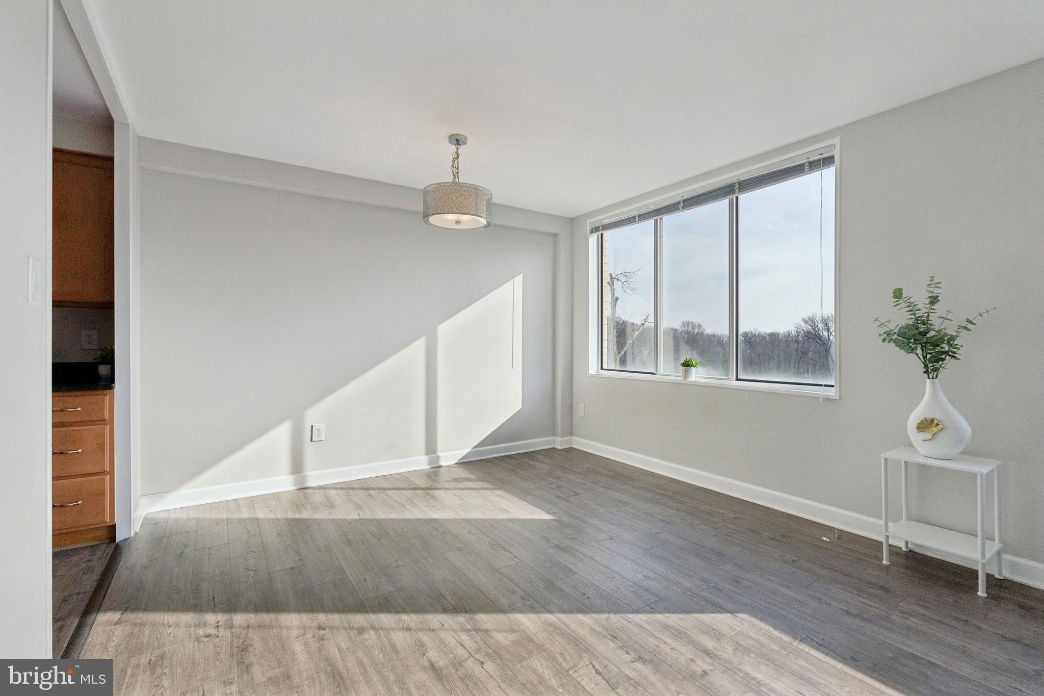 RIVER TOWERS - Residential