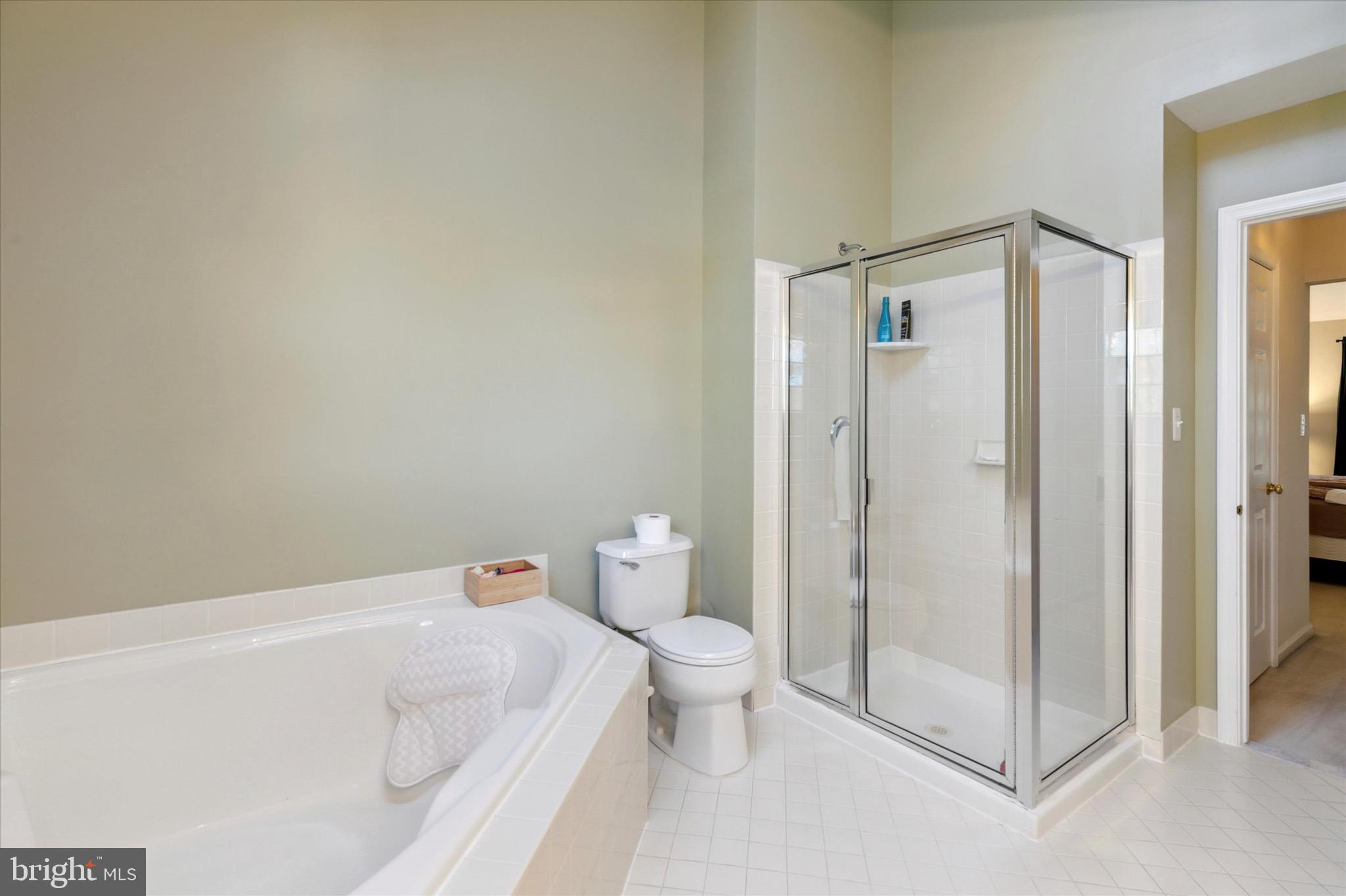 BLUE BELL CC - Residential Lease