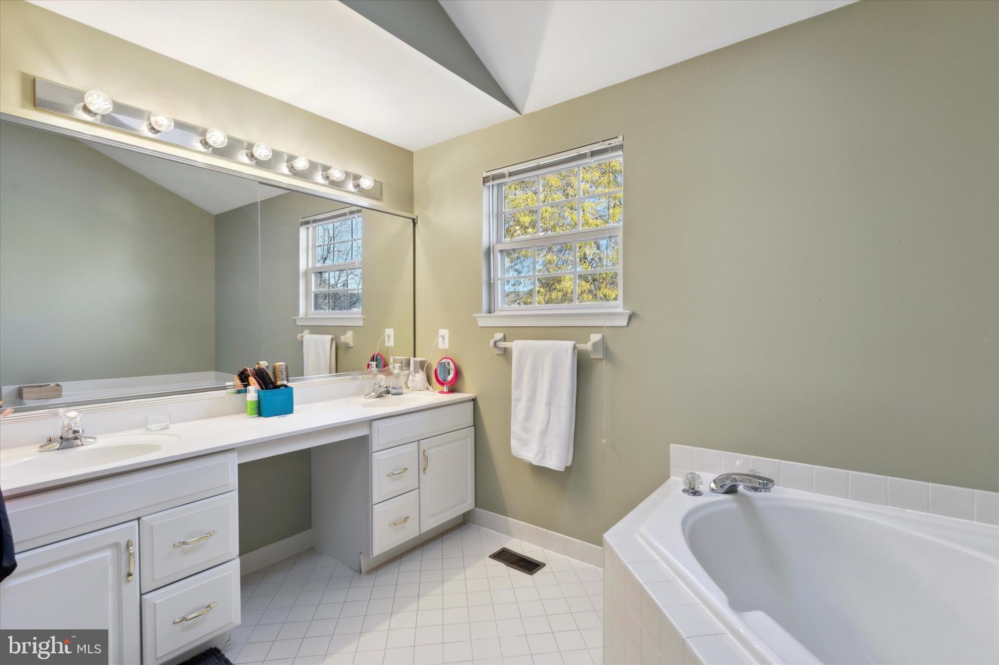 BLUE BELL CC - Residential Lease