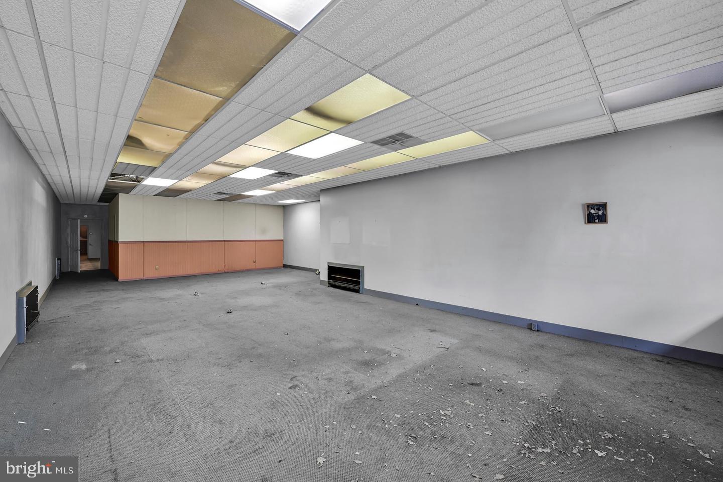 9 E CENTRE STREET