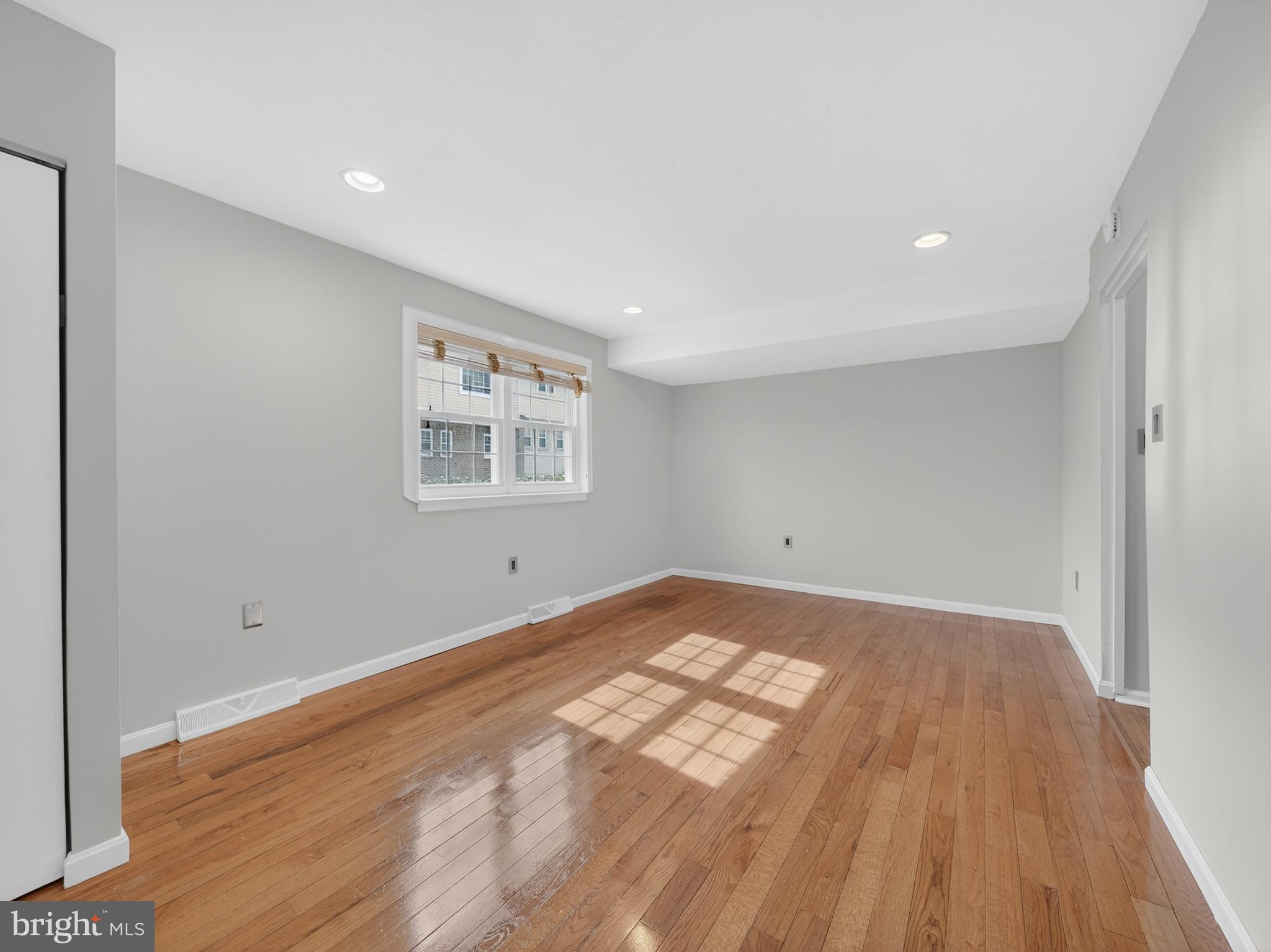 VILLAGE BROOK - Residential