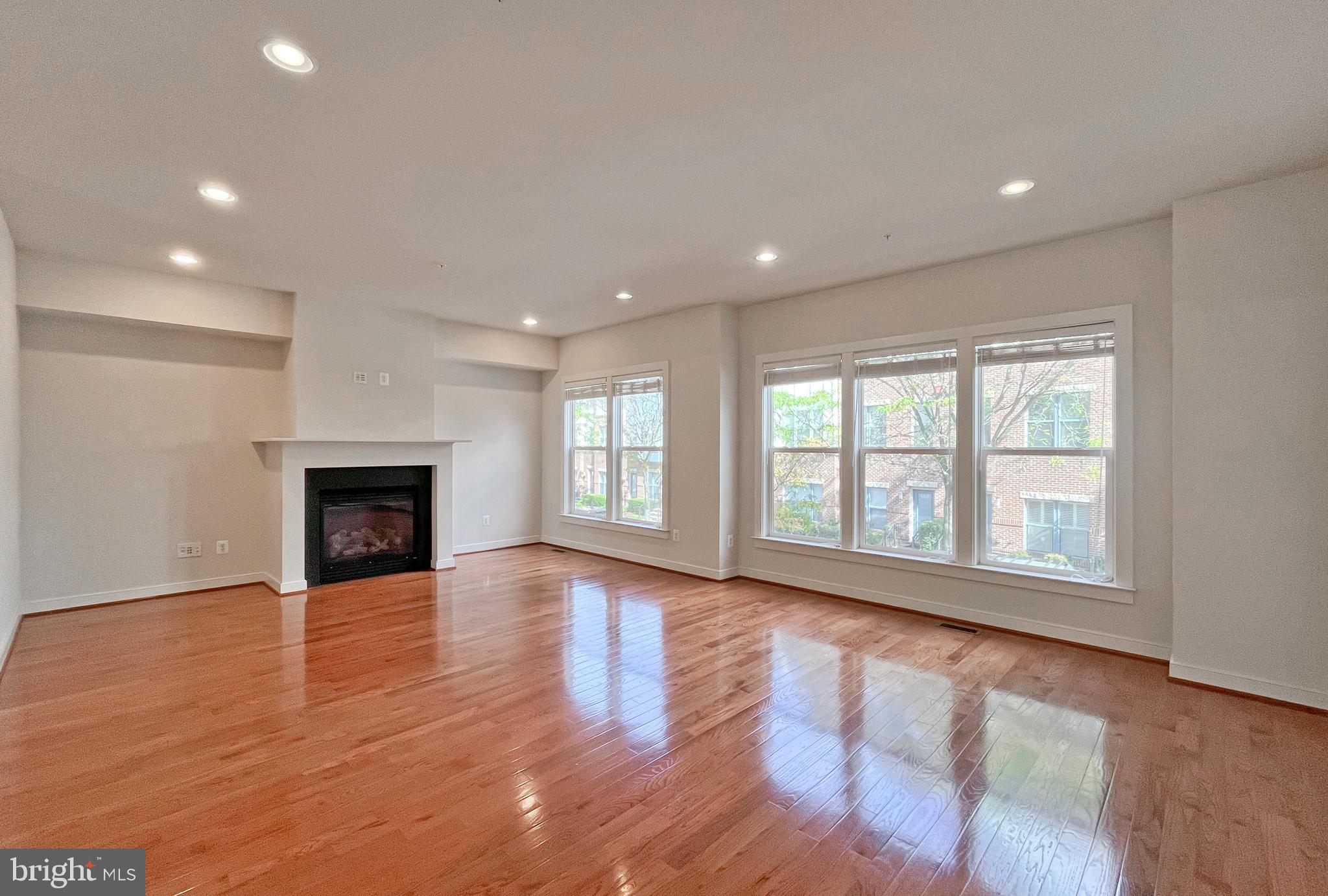 CENTERPOINTE - Residential