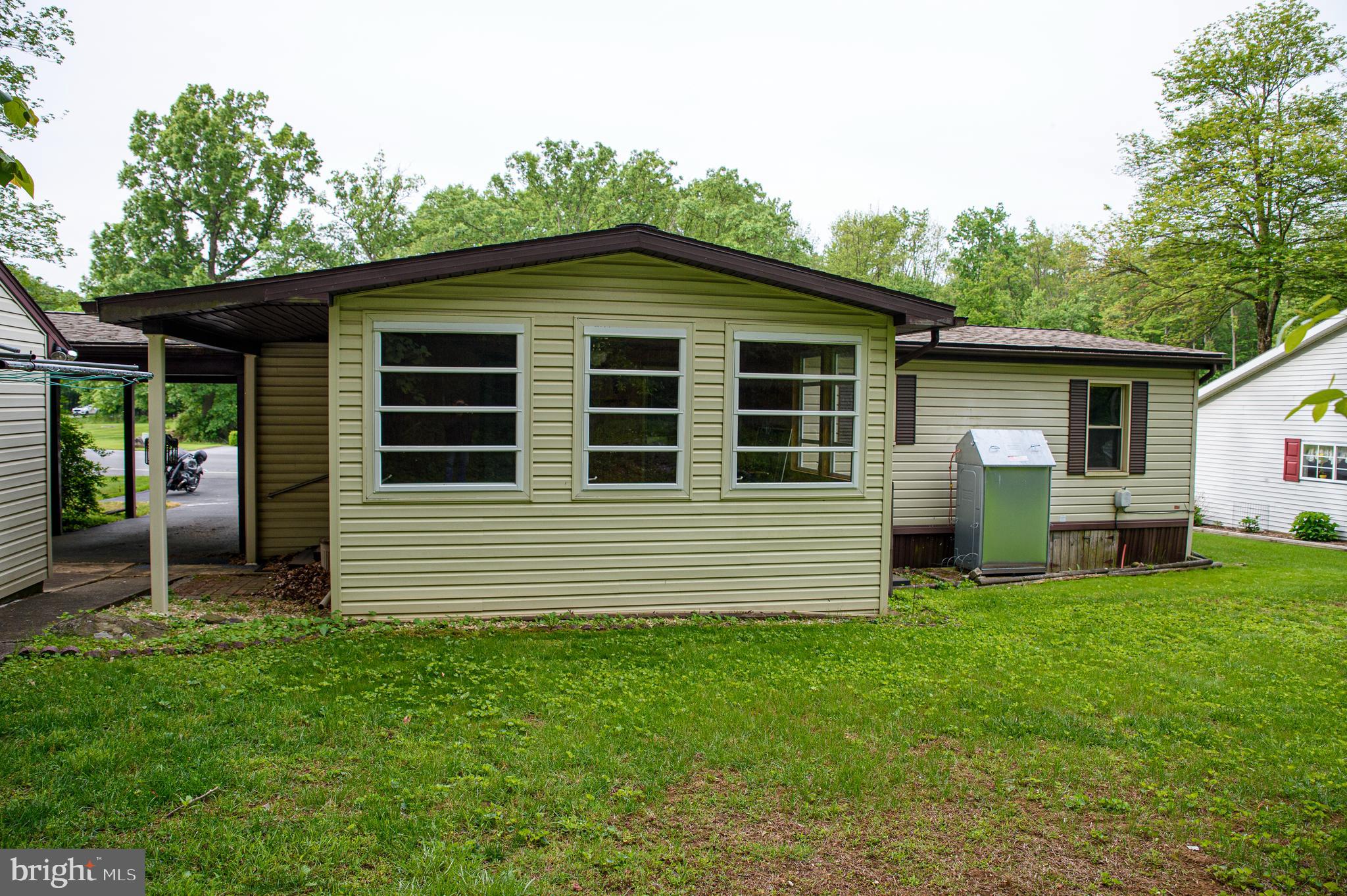 4 MAPLE AVENUE