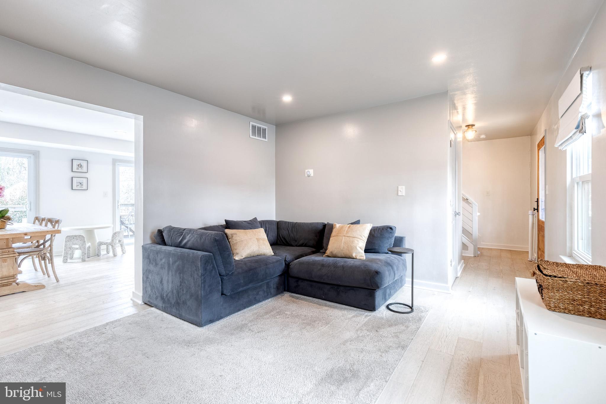 353 S RIVERSIDE DRIVE