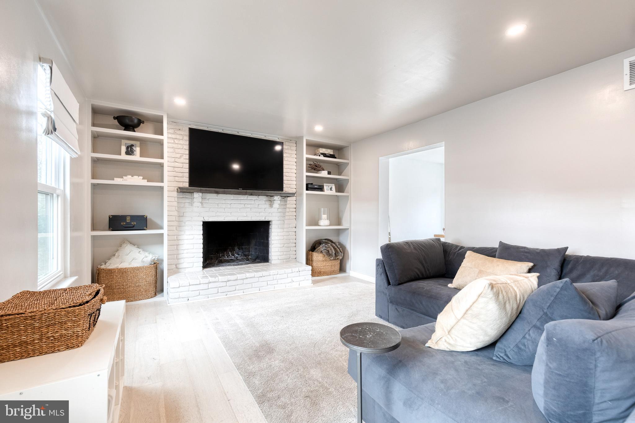 353 S RIVERSIDE DRIVE