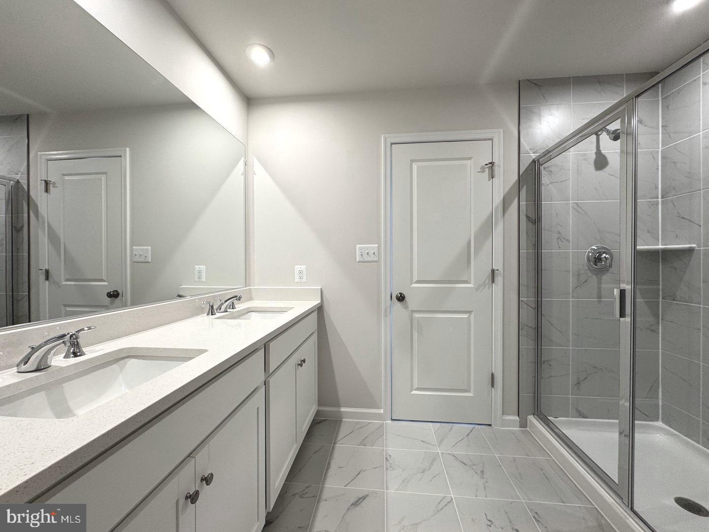 PRESIDENTS POINTE - Residential