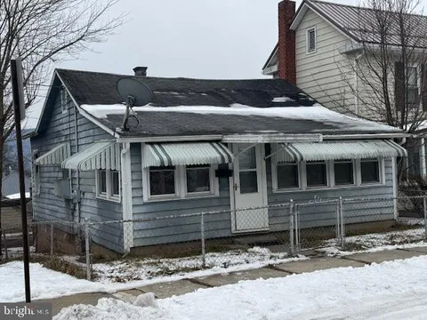 732 Sixth St, Lewistown, PA MLS: PAMF2051844