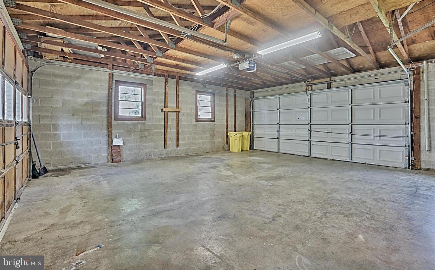 REGULARS - Residential Lease