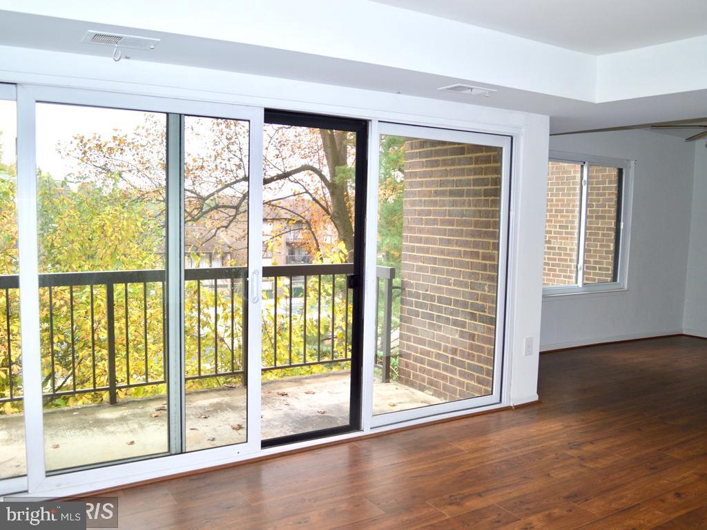 9715 KINGS CROWN COURT 202