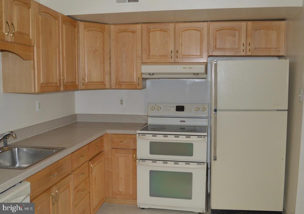 HAWTHORNE VILLAGE - Residential