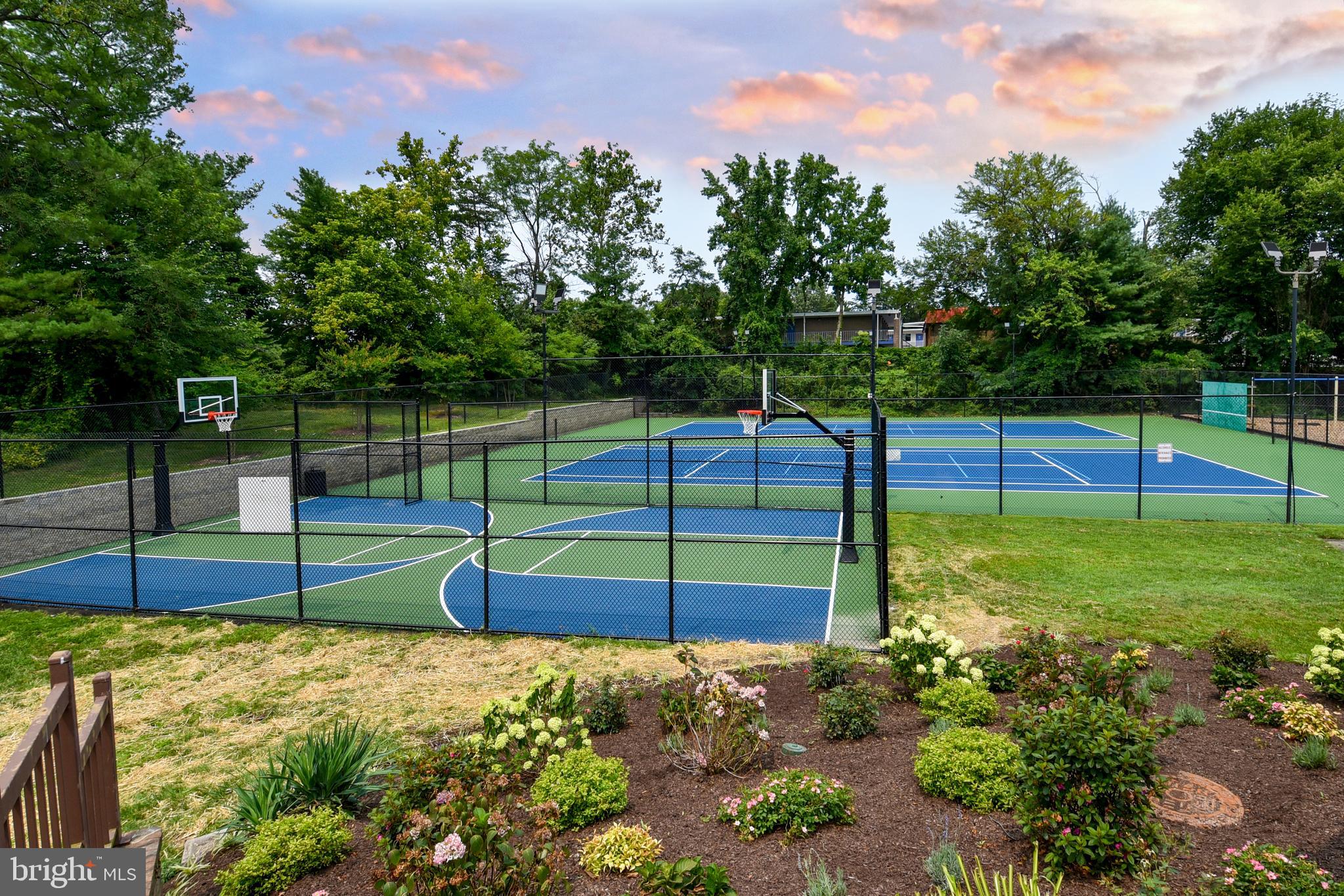 SEVEN OAKS - Residential