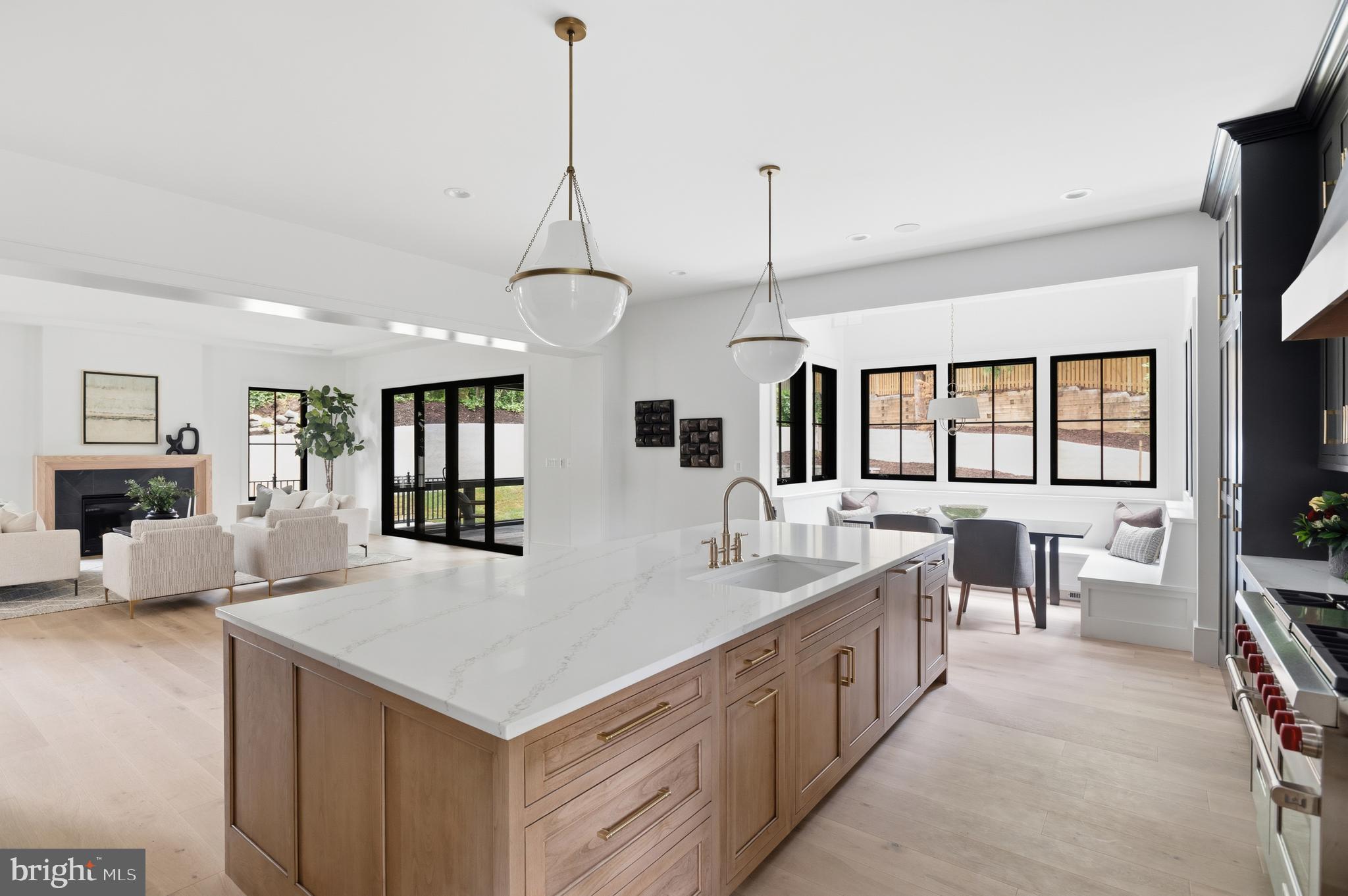 COUNTRY CLUB HILLS - Residential
