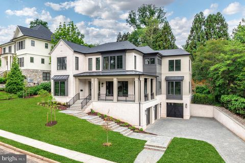 Photo of 4653 34th Street N, ARLINGTON, VA 22207 (MLS # VAAR2071736)