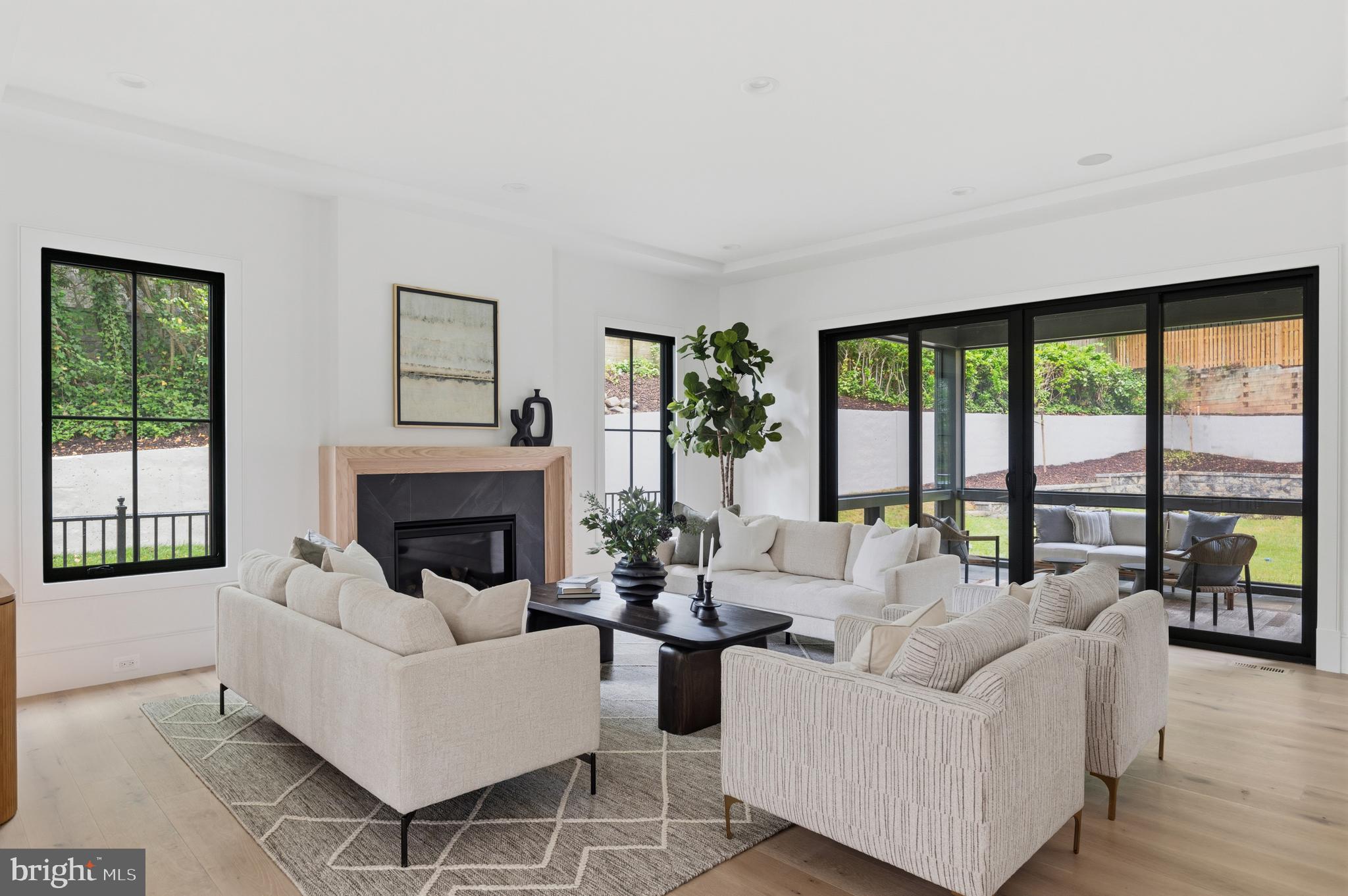 COUNTRY CLUB HILLS - Residential