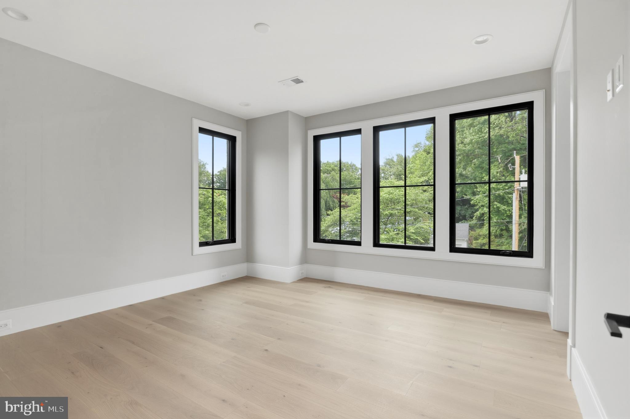 COUNTRY CLUB HILLS - Residential