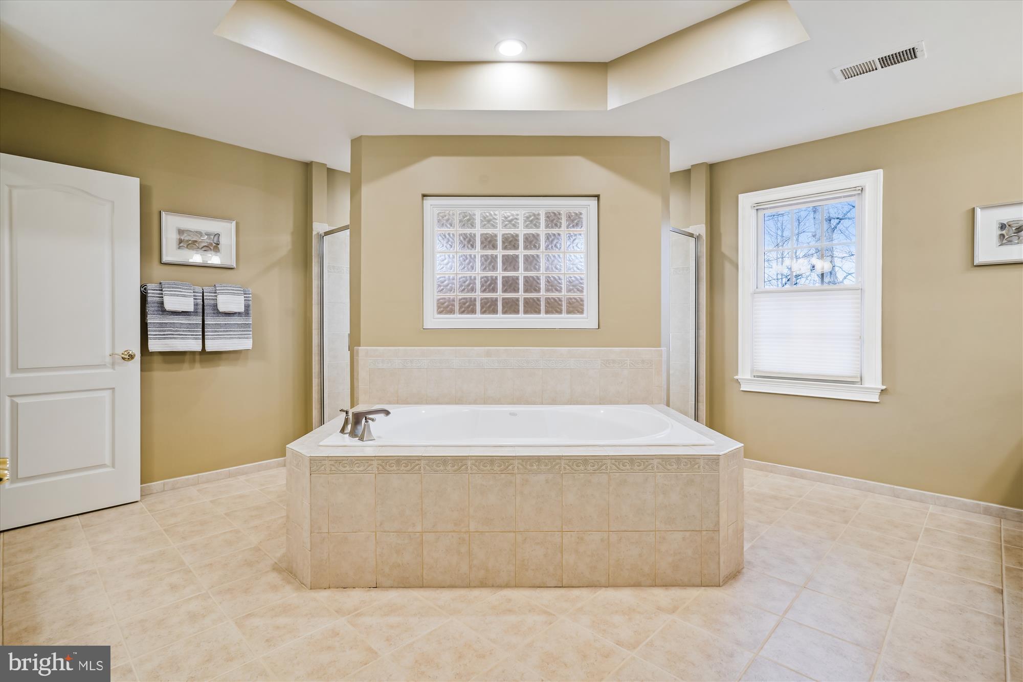 NORTH POINT GLEN - Residential