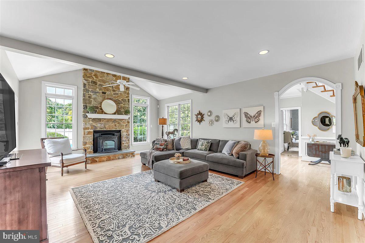 LUDWIGS CROSSING - Residential