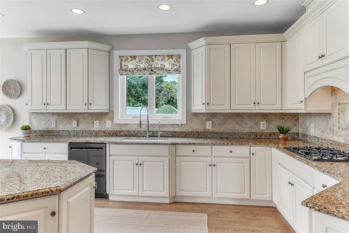 LUDWIGS CROSSING - Residential