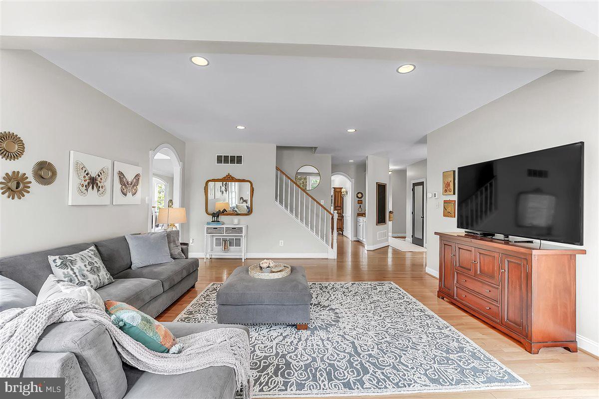 LUDWIGS CROSSING - Residential