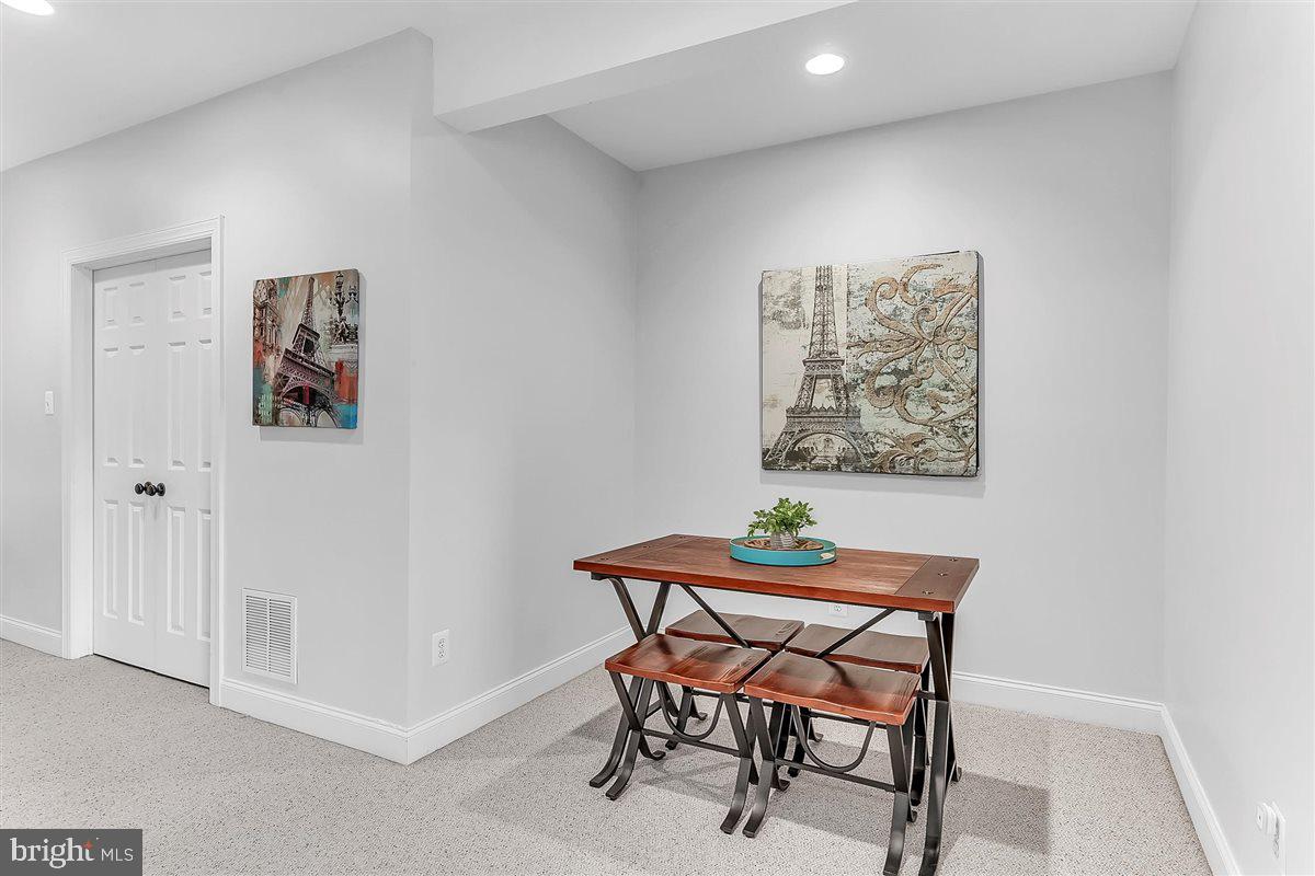 LUDWIGS CROSSING - Residential