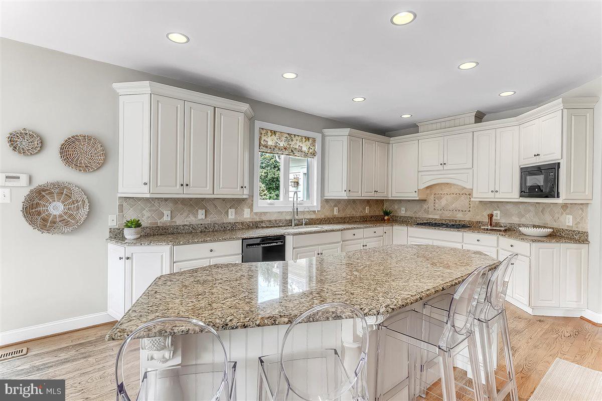 LUDWIGS CROSSING - Residential