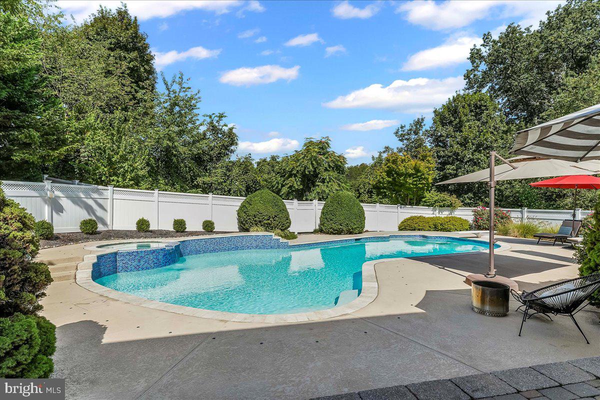 LUDWIGS CROSSING - Residential