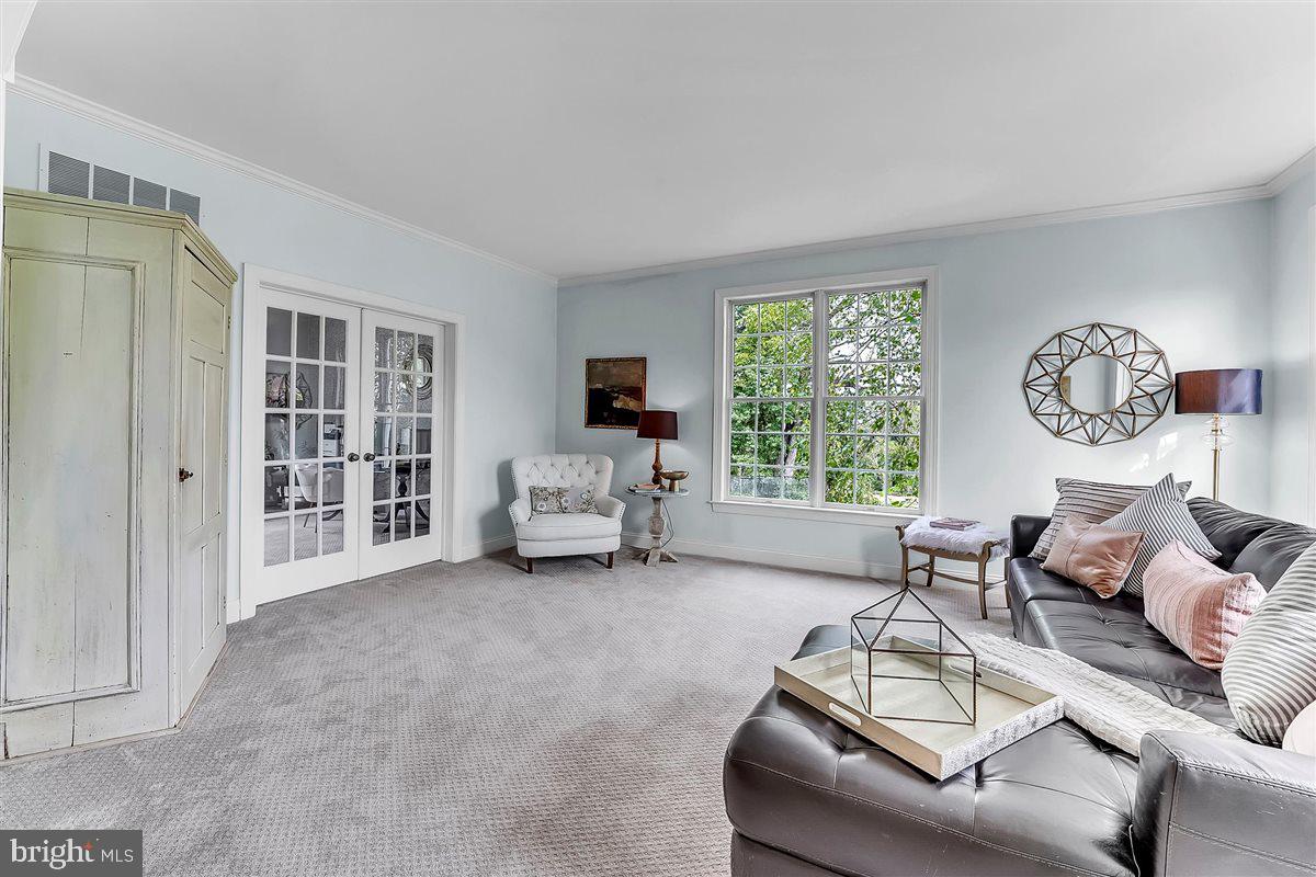 LUDWIGS CROSSING - Residential