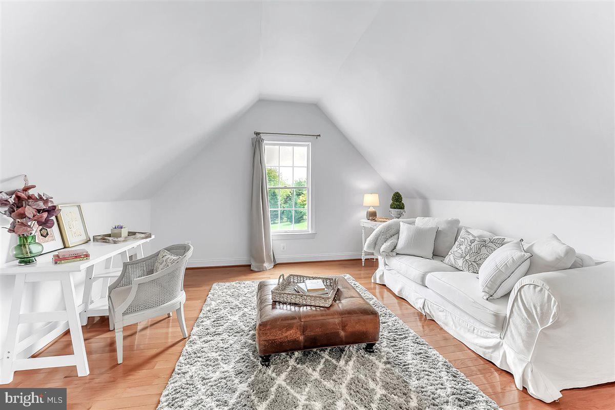 LUDWIGS CROSSING - Residential