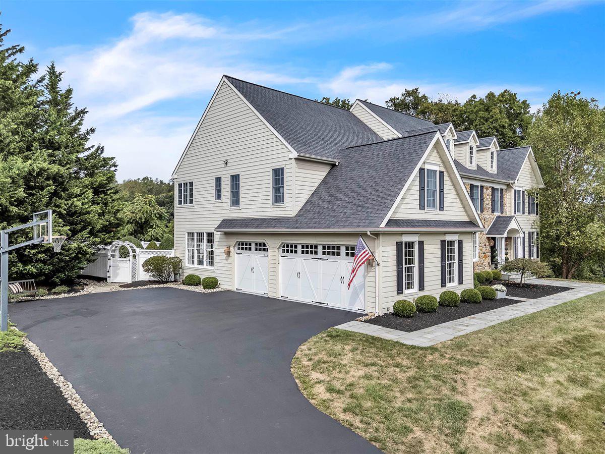 LUDWIGS CROSSING - Residential