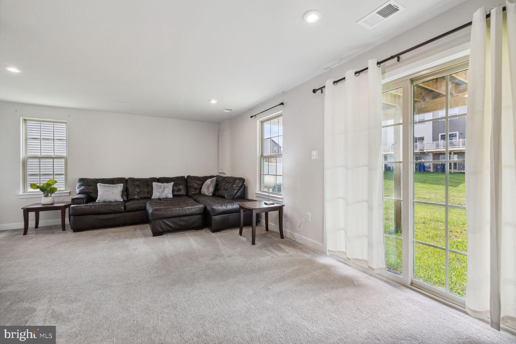 LAKE LINGANORE - Residential