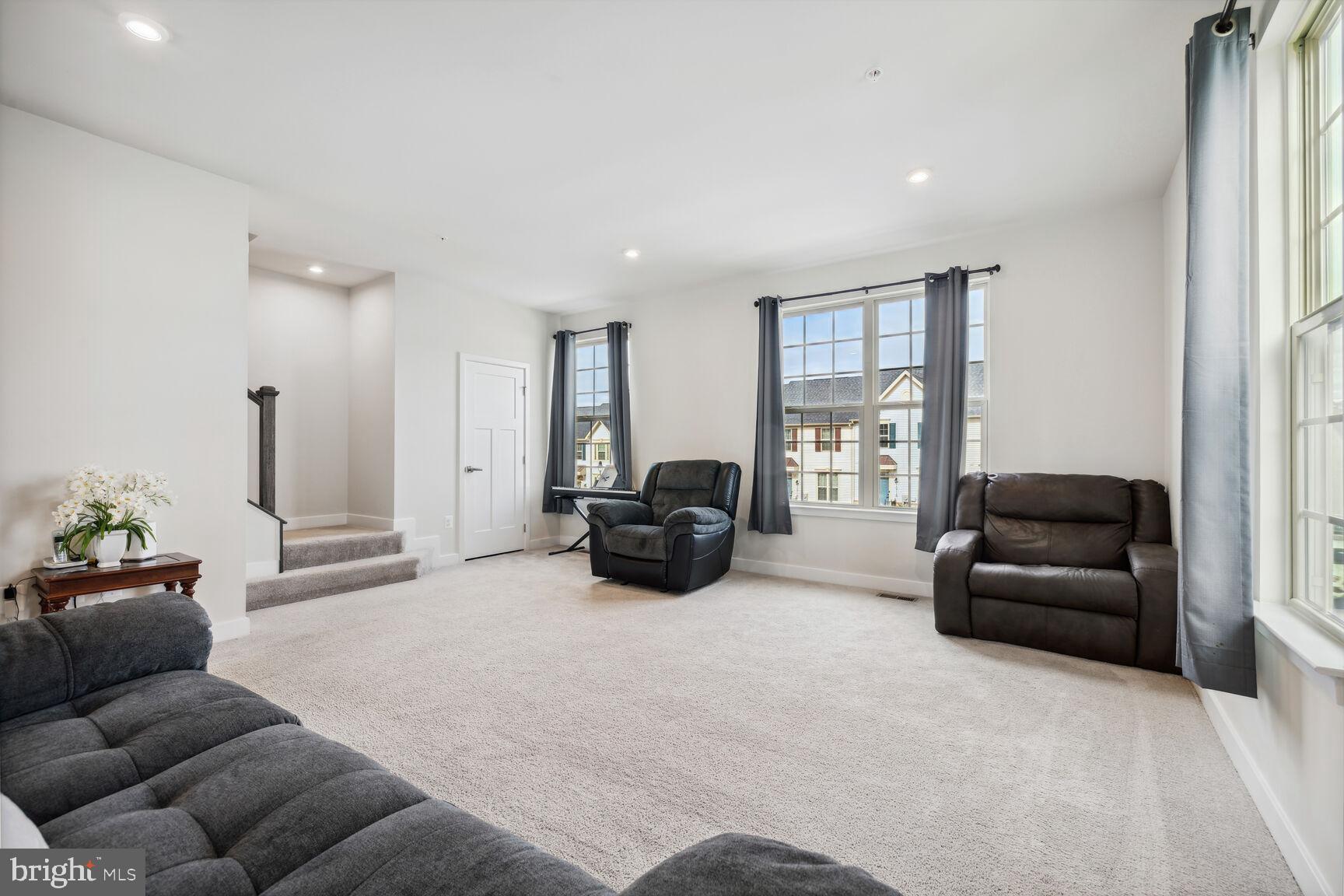 LAKE LINGANORE - Residential