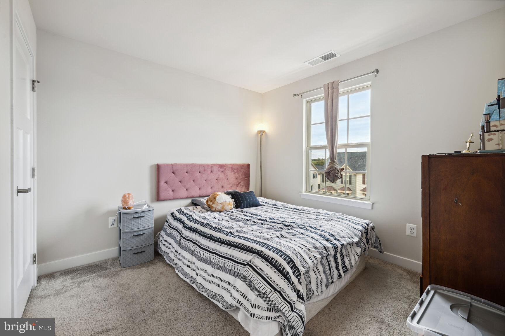 LAKE LINGANORE - Residential