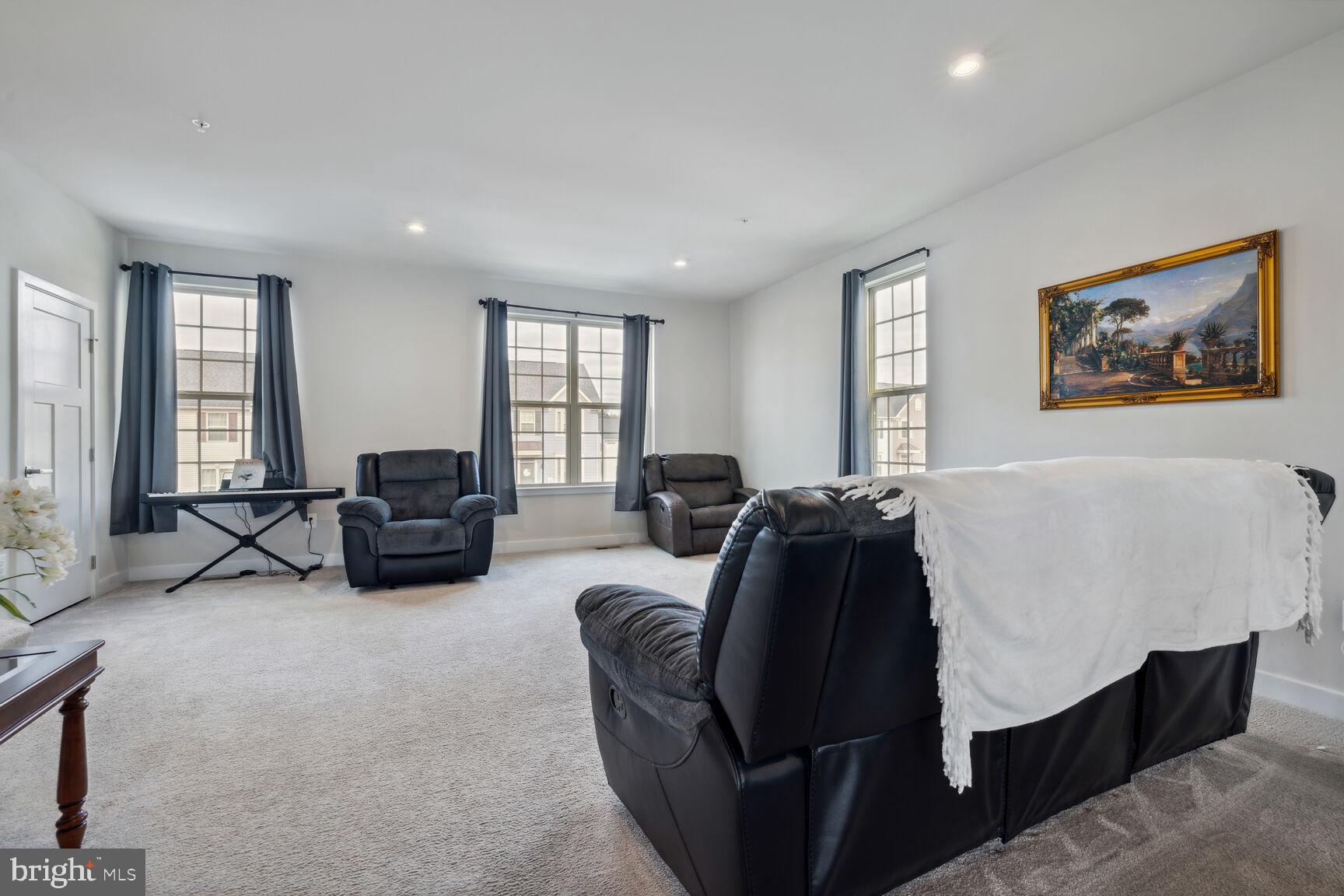 LAKE LINGANORE - Residential