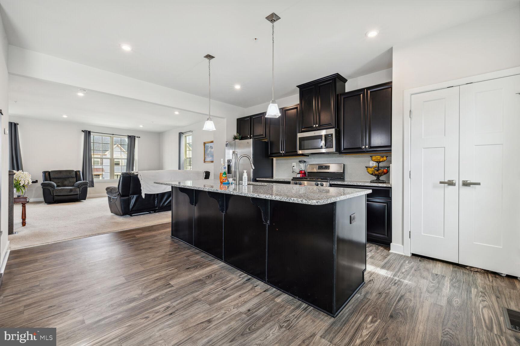 LAKE LINGANORE - Residential