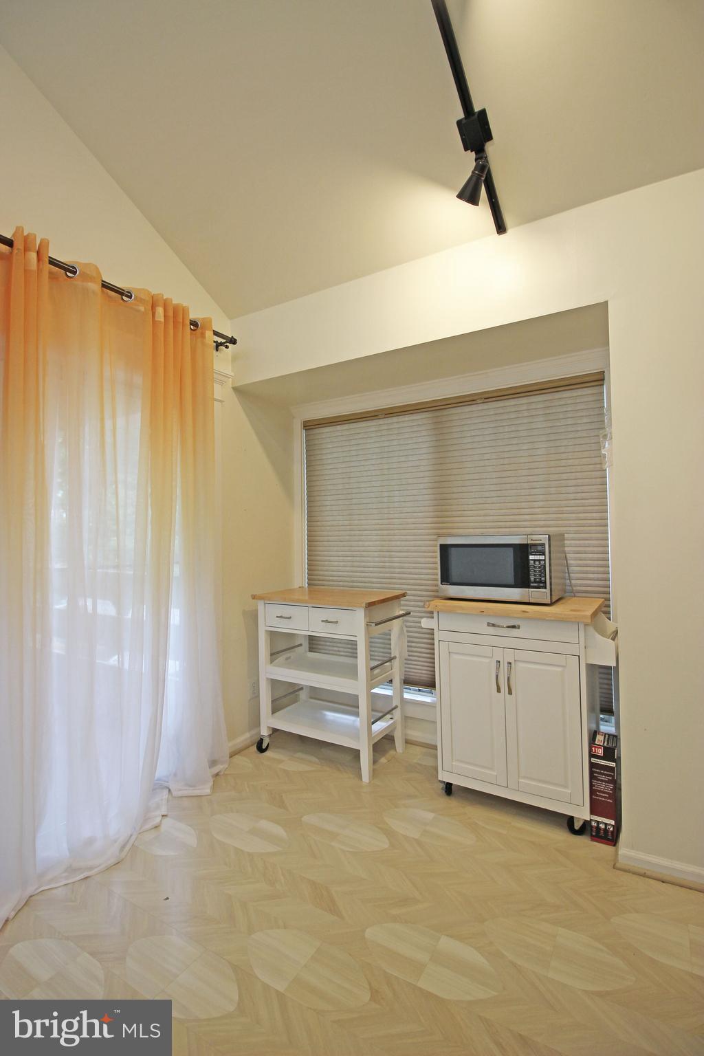 CARR AT PINECREST - Residential Lease