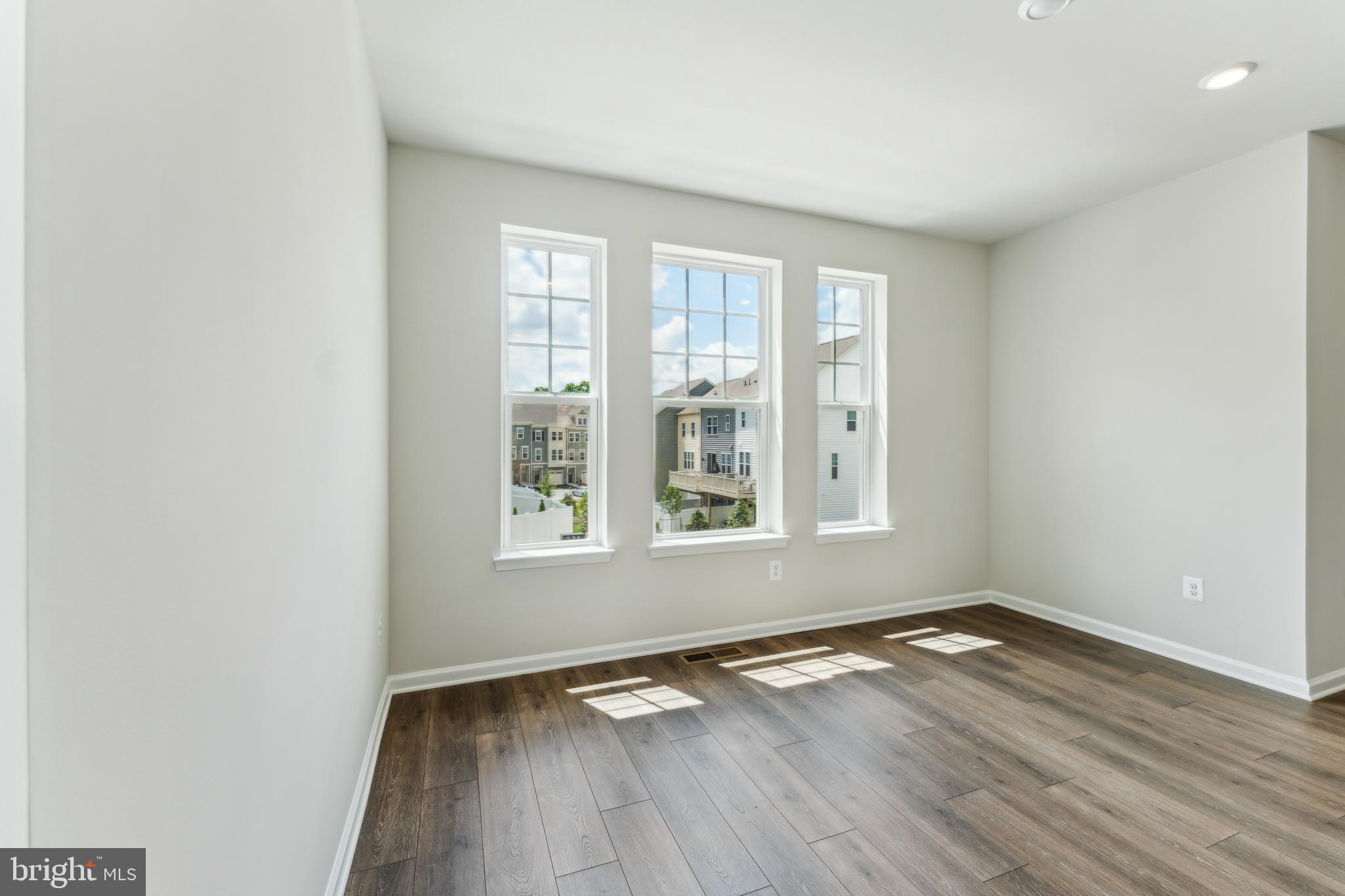 DAMASCUS VILLAGE - Residential