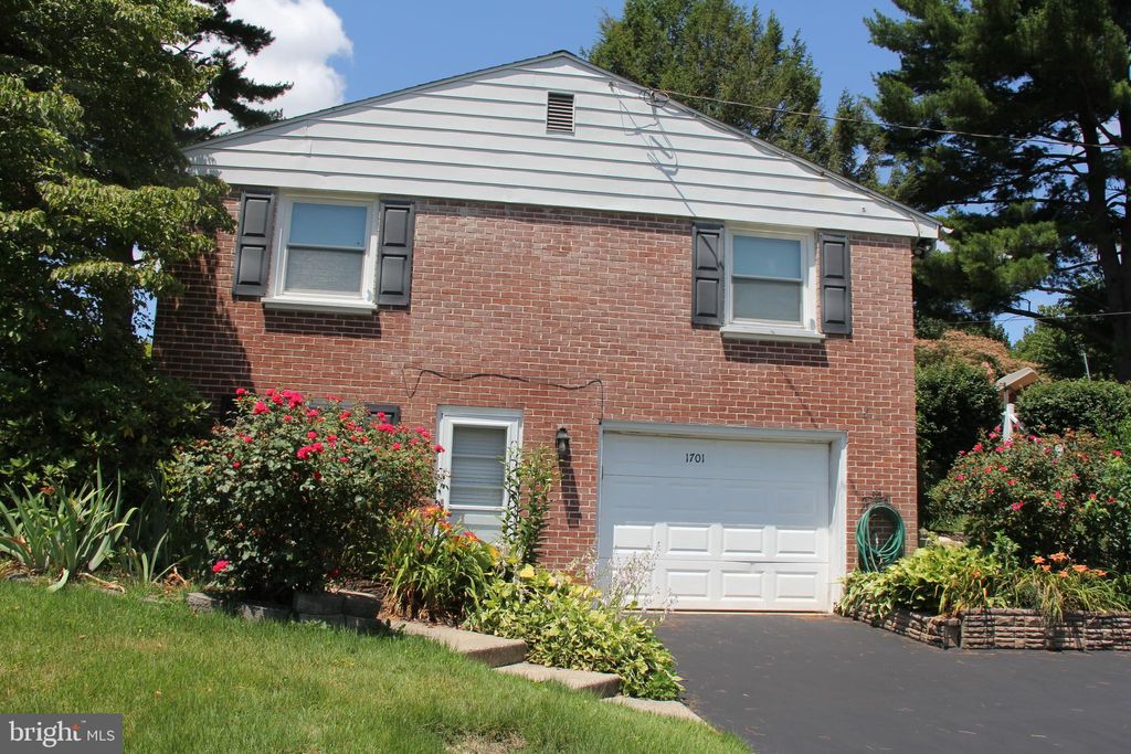 Photo of 1701 Valley Forge Road, Lancaster, PA 17603 (MLS # PALA2052916)