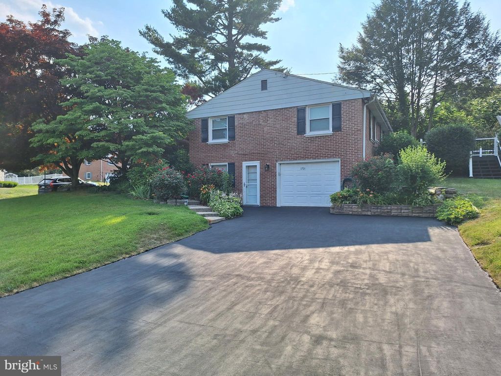 Photo of 1701 Valley Forge Road, Lancaster, PA 17603 (MLS # PALA2052916)