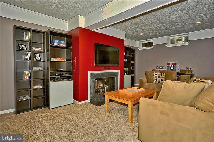 WOODLYNNE COMMUNITY - Residential