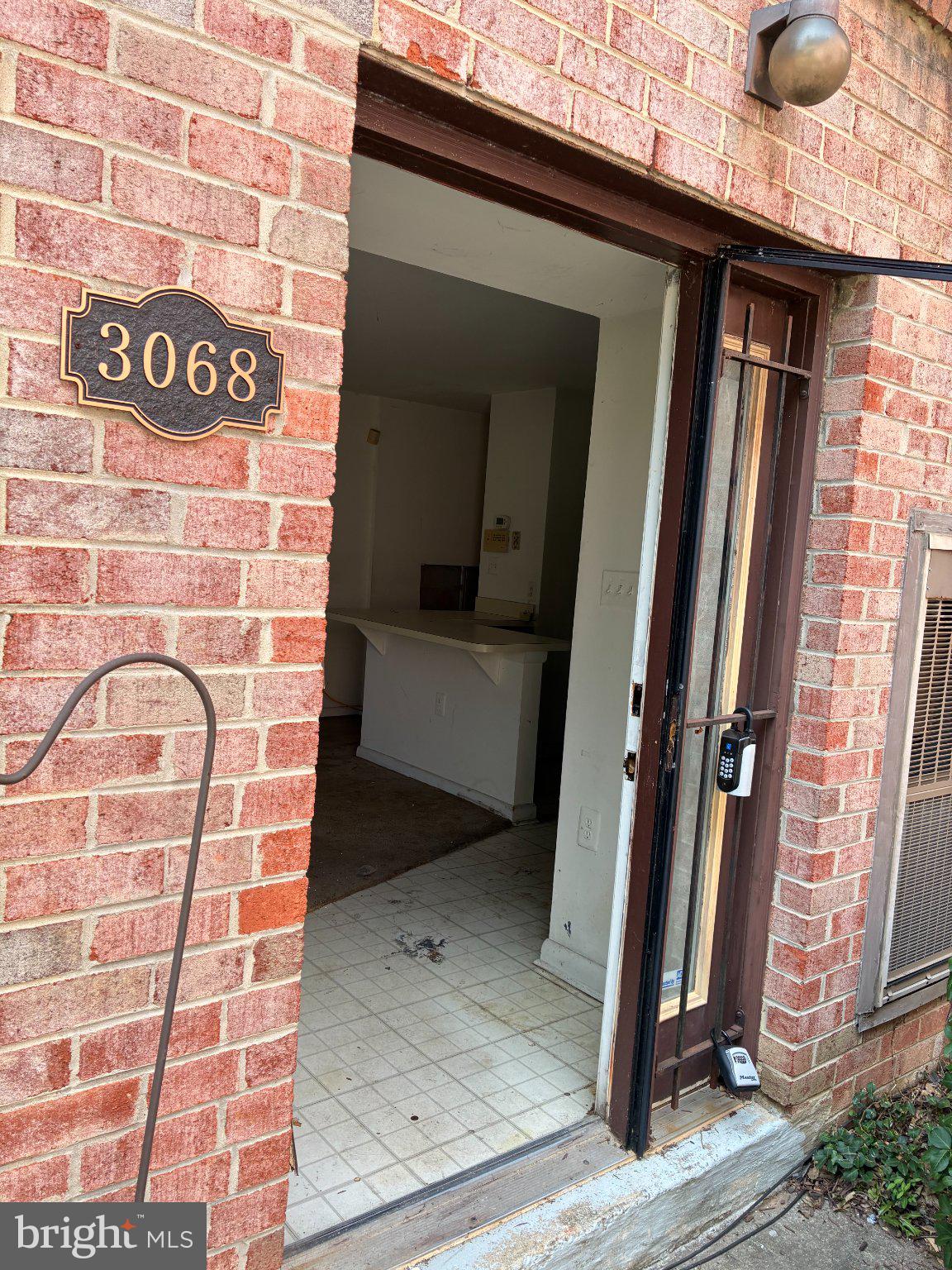 3068 PINEVIEW NE 3068
