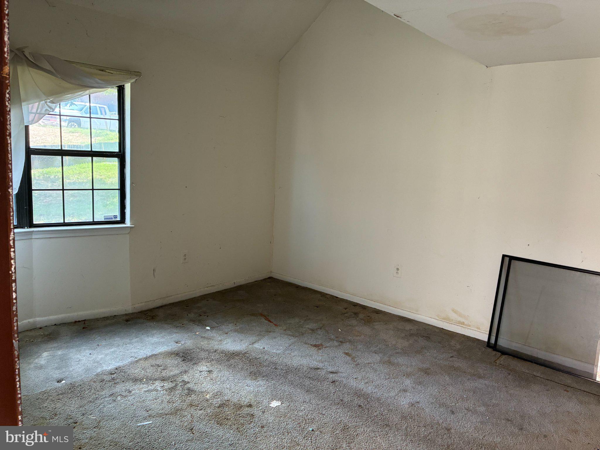 3068 PINEVIEW NE 3068