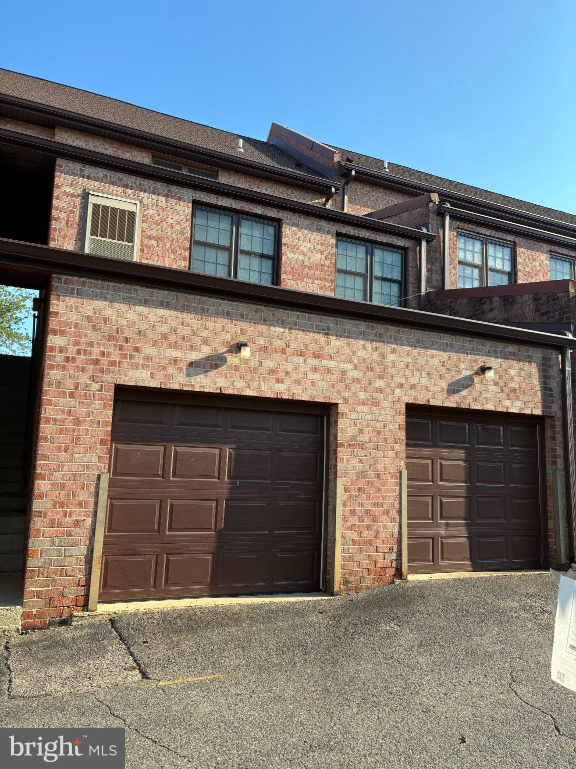 3068 PINEVIEW NE 3068