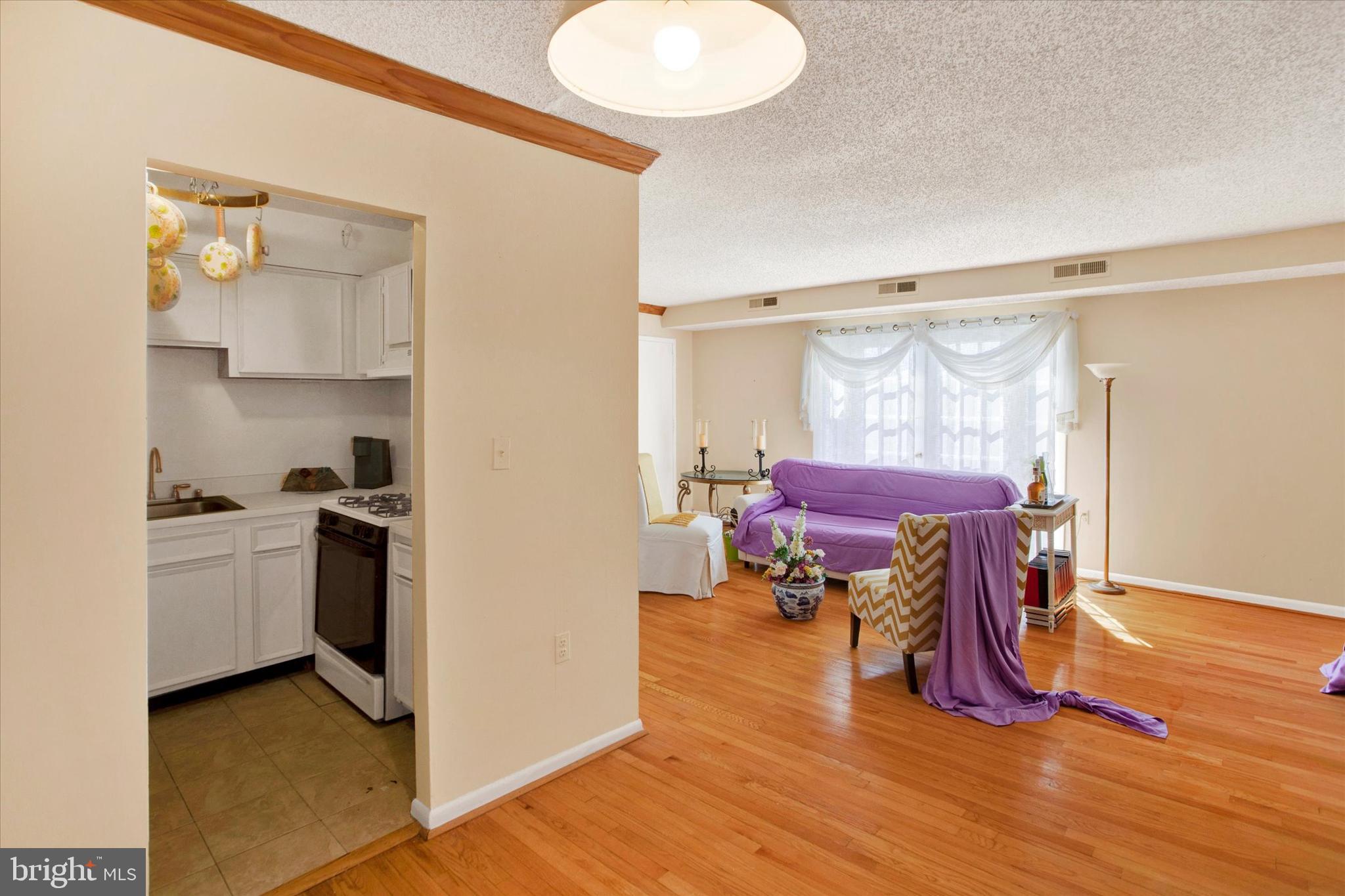 SWANN HILL CONDOMINIUMS - Residential