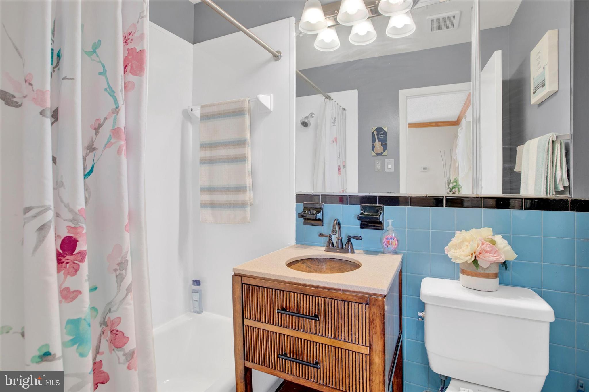 SWANN HILL CONDOMINIUMS - Residential