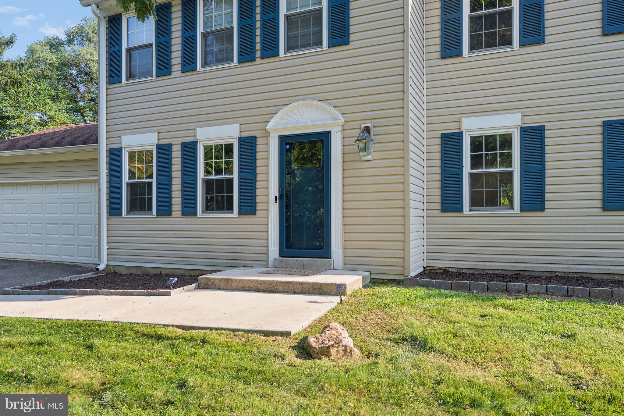 4201 E GELDING LANE