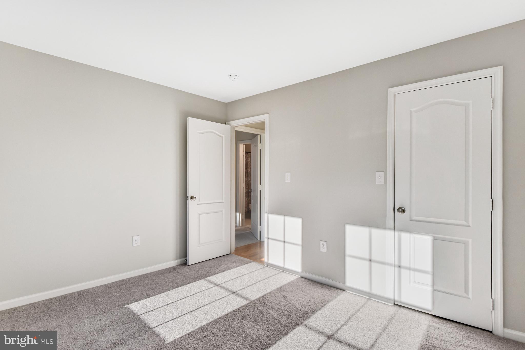 VIRGINIA OAKS - Residential