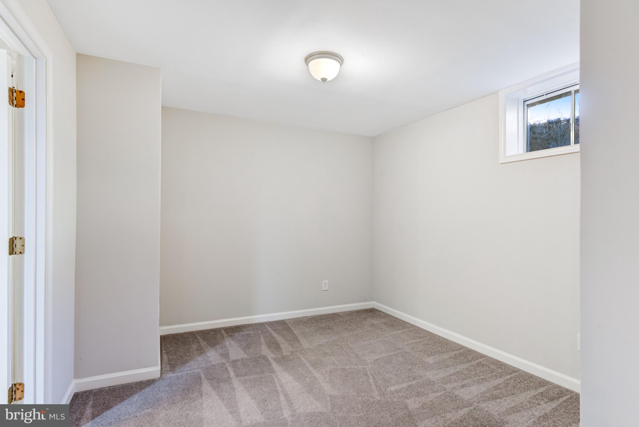 VIRGINIA OAKS - Residential